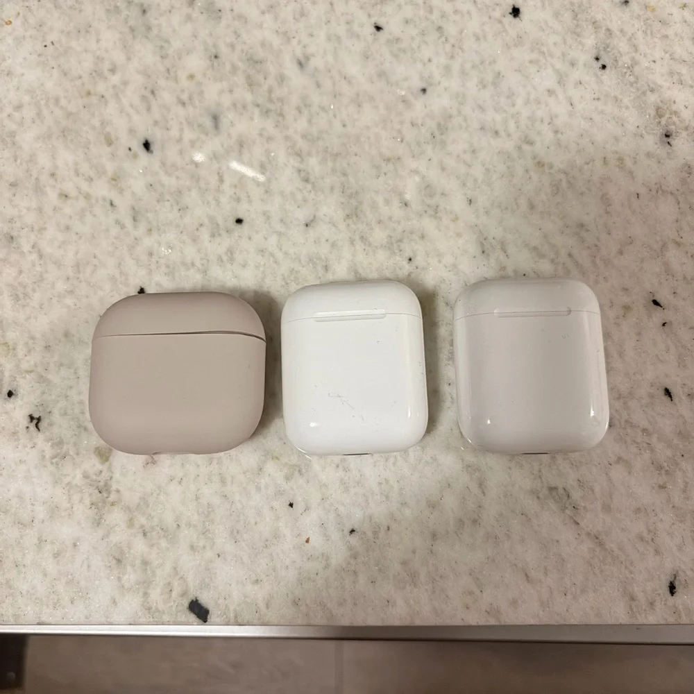 Apple AirPods bundle 3 pairs Great Condition